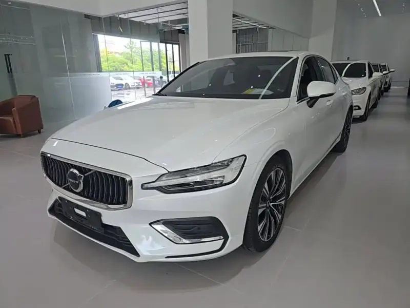 Volvo S60, 2022