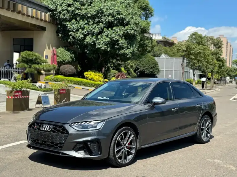 Audi A4L, 2020