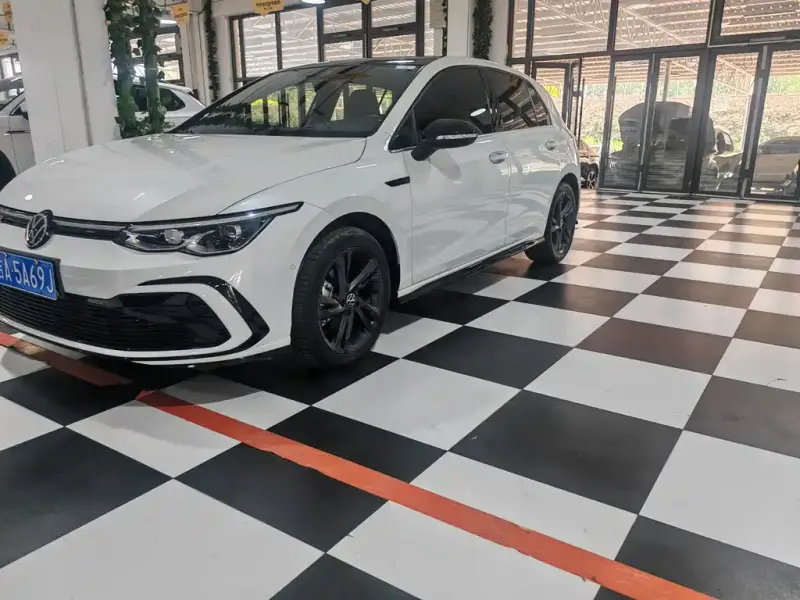 Volkswagen Golf, 2022