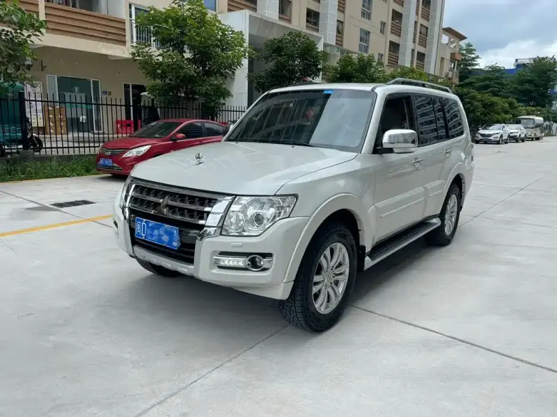 Mitsubishi Pajero (Import), 2020