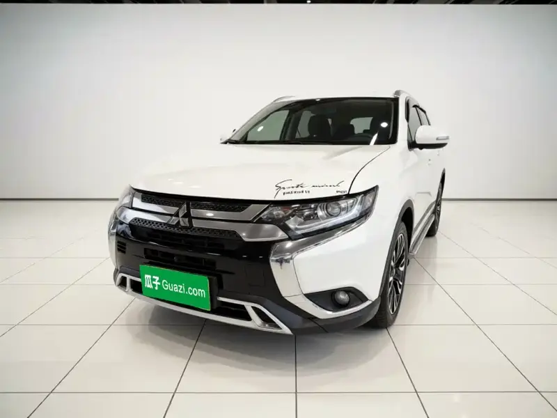 Mitsubishi Outlander, 2020