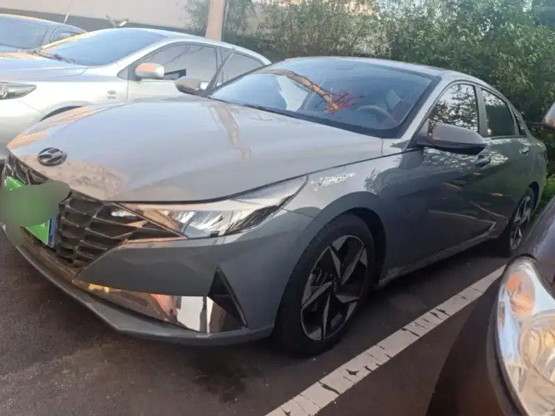 Hyundai Elantra, 2022