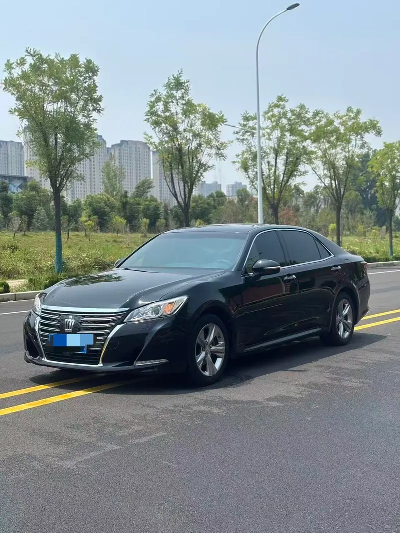 Toyota Crown, 2015