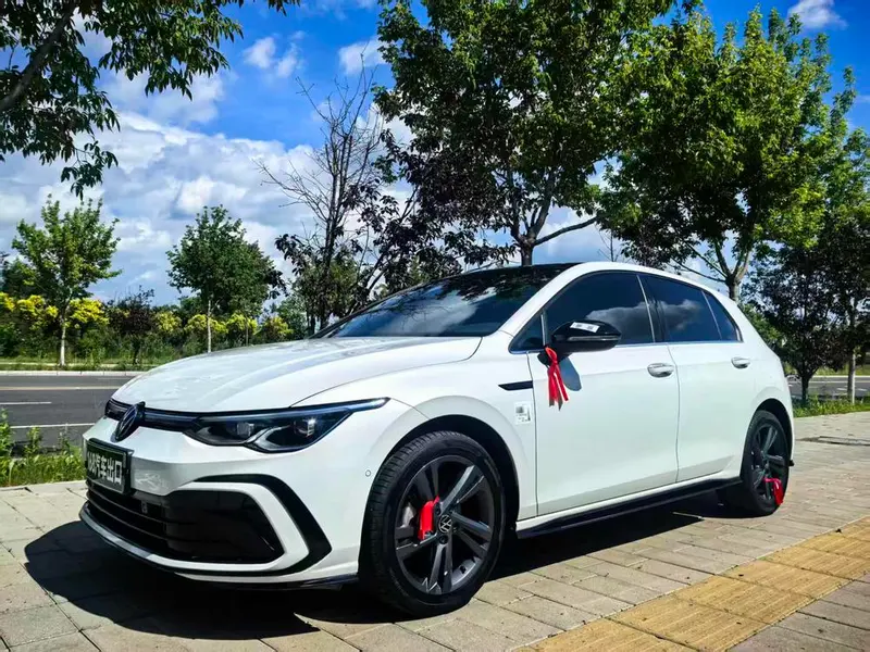 Volkswagen Golf, 2023