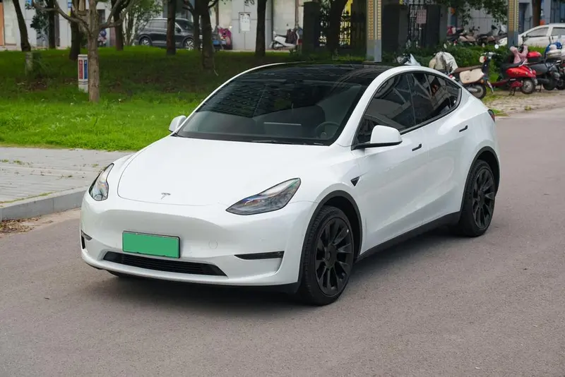 Tesla Model Y, 2022