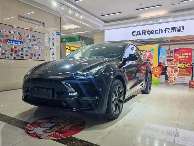 Tesla Model Y, 2023