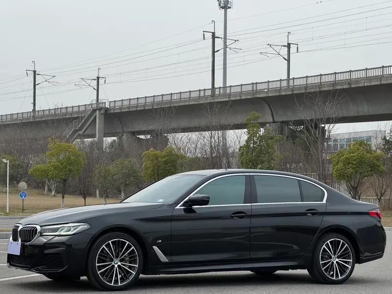BMW 5-Series, 2022