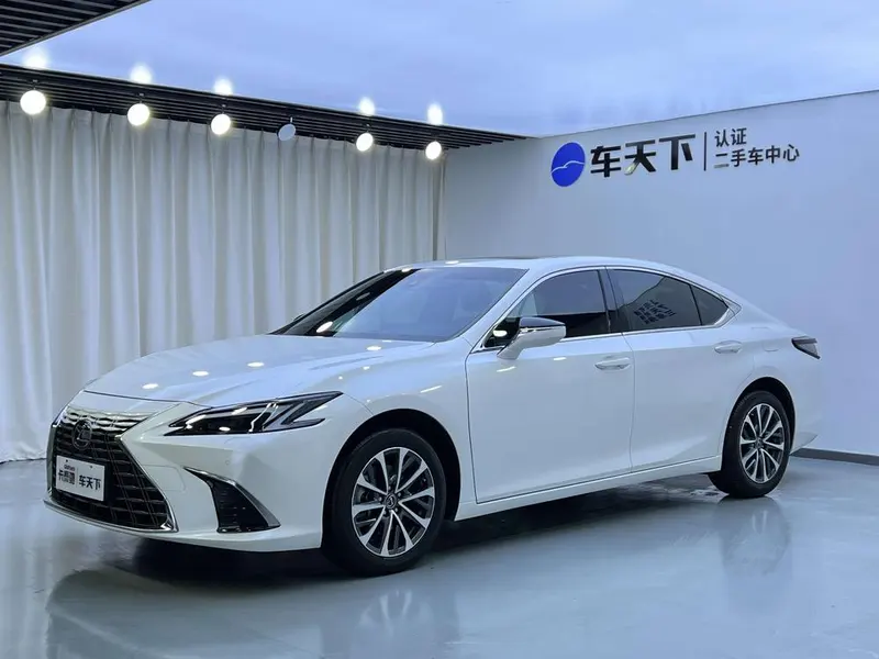 Lexus ES, 2025