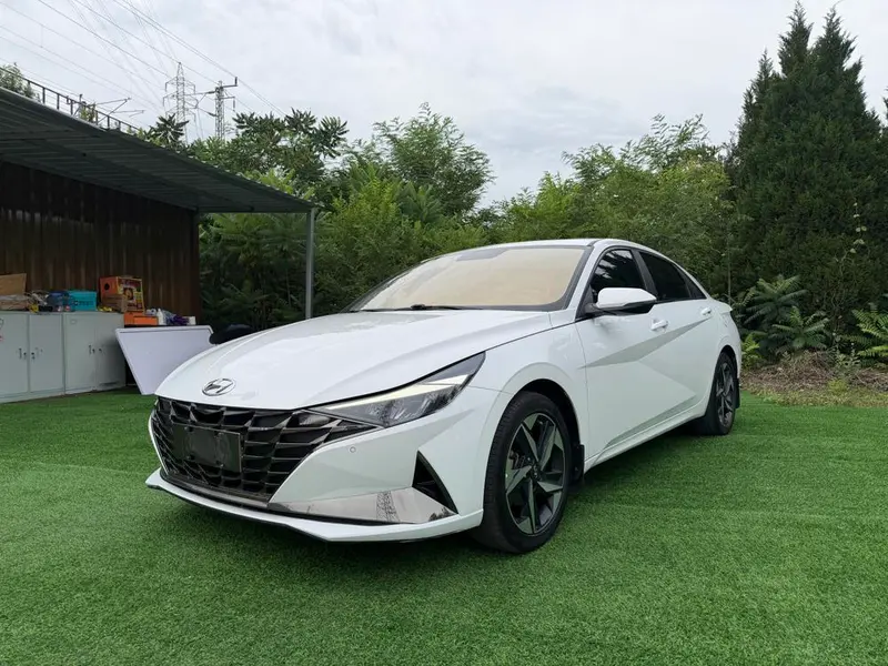 Hyundai Elantra, 2022