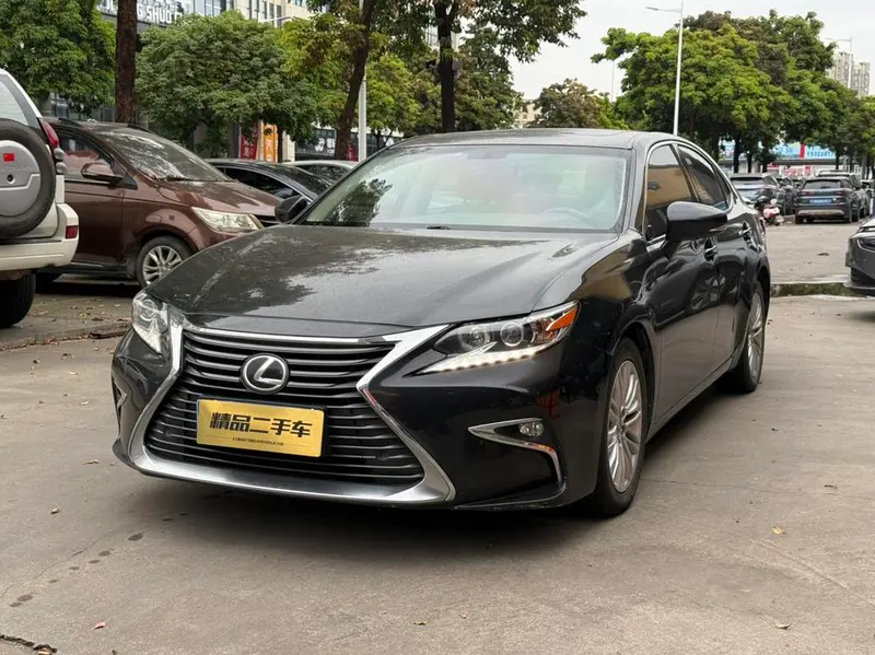 Lexus ES, 2015