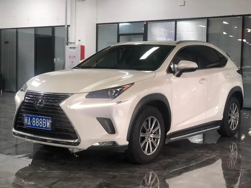 Lexus NX, 2020