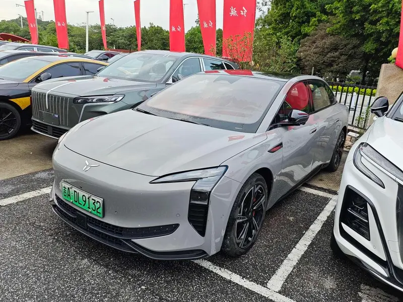 Hongqi EH7, 2024