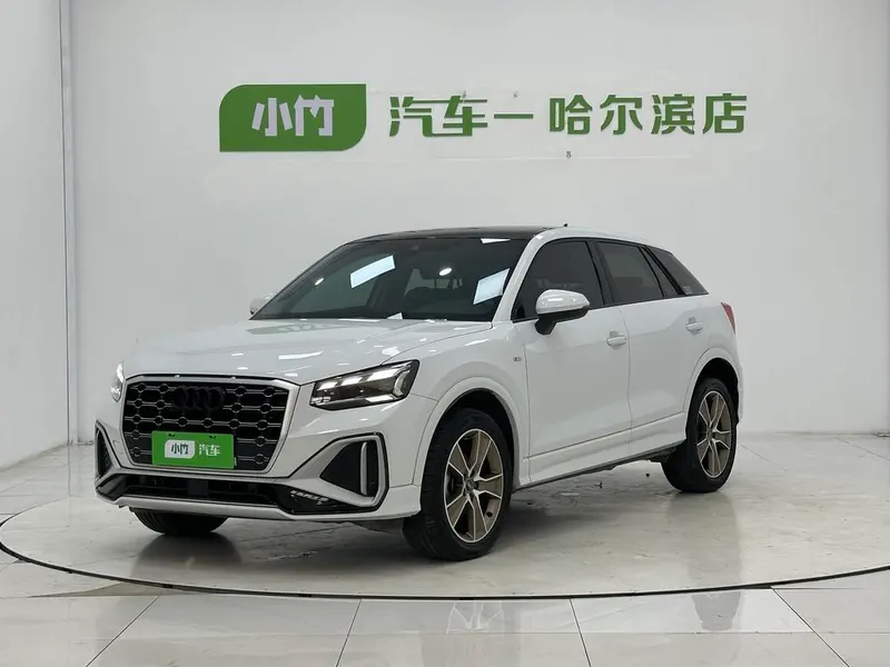 Audi Q2L, 2022