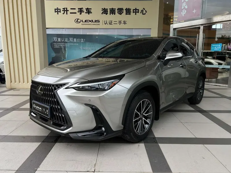 Lexus NX, 2025