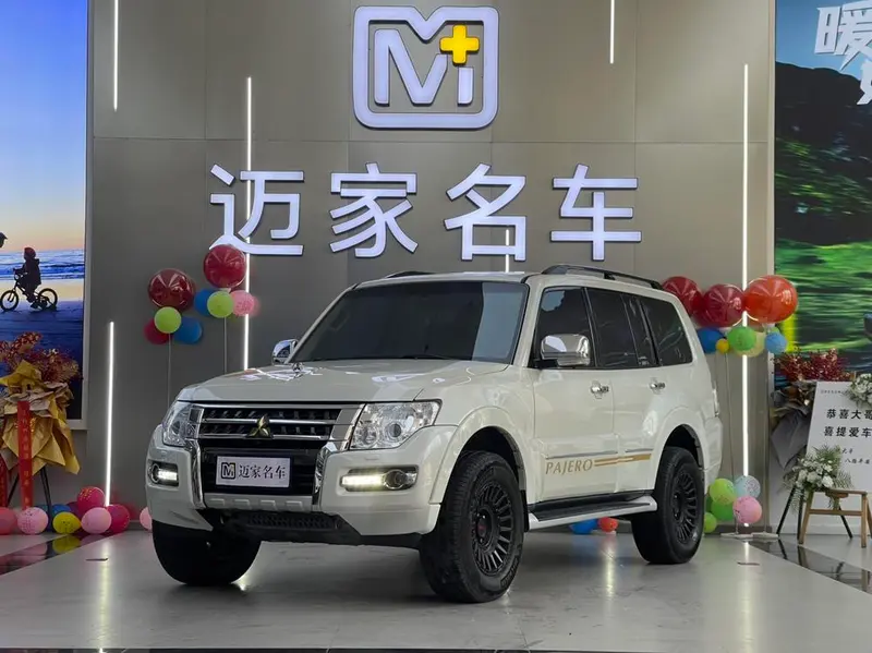 Mitsubishi Pajero (Import), 2020