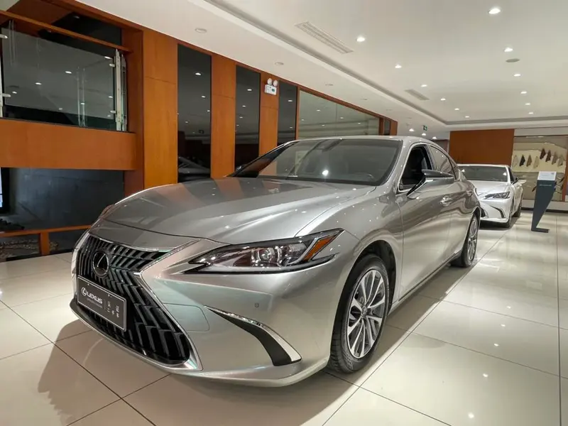 Lexus ES, 2022