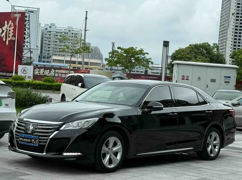 Toyota Crown, 2015