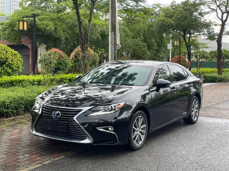 Lexus ES, 2015