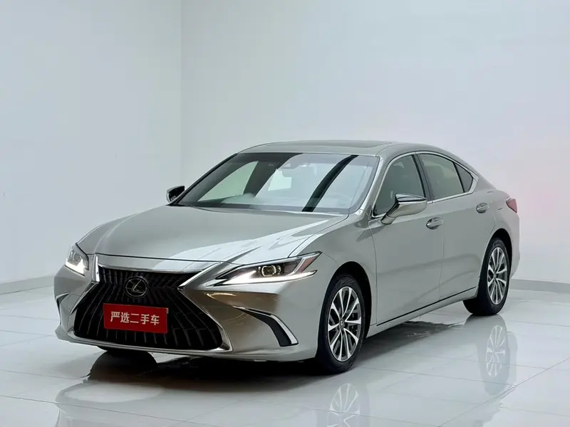 Lexus ES, 2022