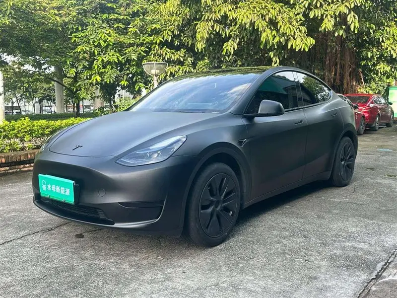 Tesla Model Y, 2024