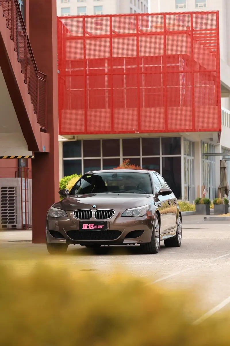 BMW M5, 2005