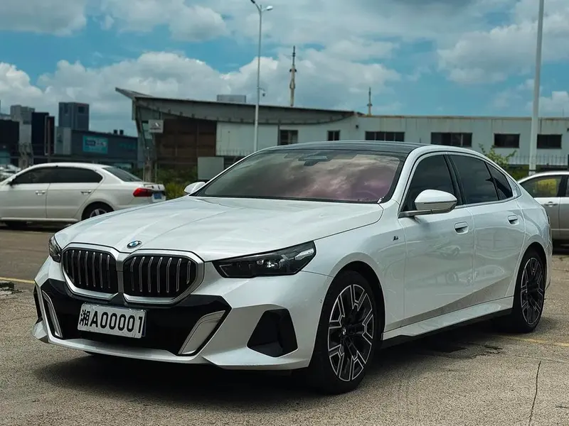 BMW 5-Series, 2025