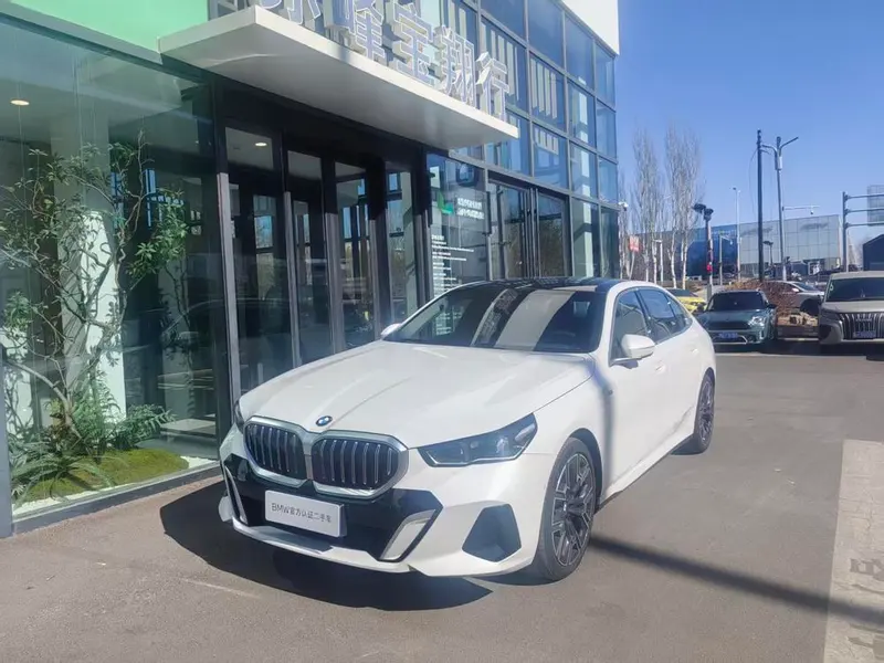 BMW 5-Series, 2025