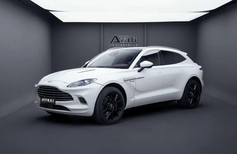 Aston Martin DBX, 2020