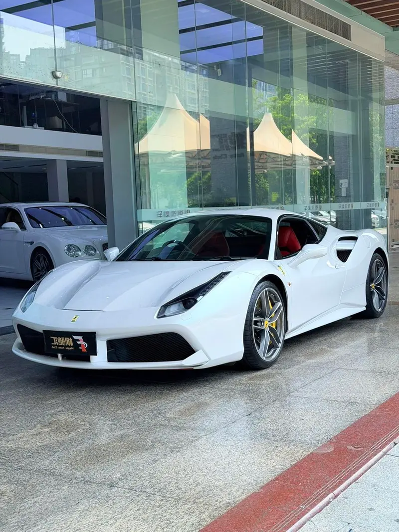 Ferrari 488, 2015