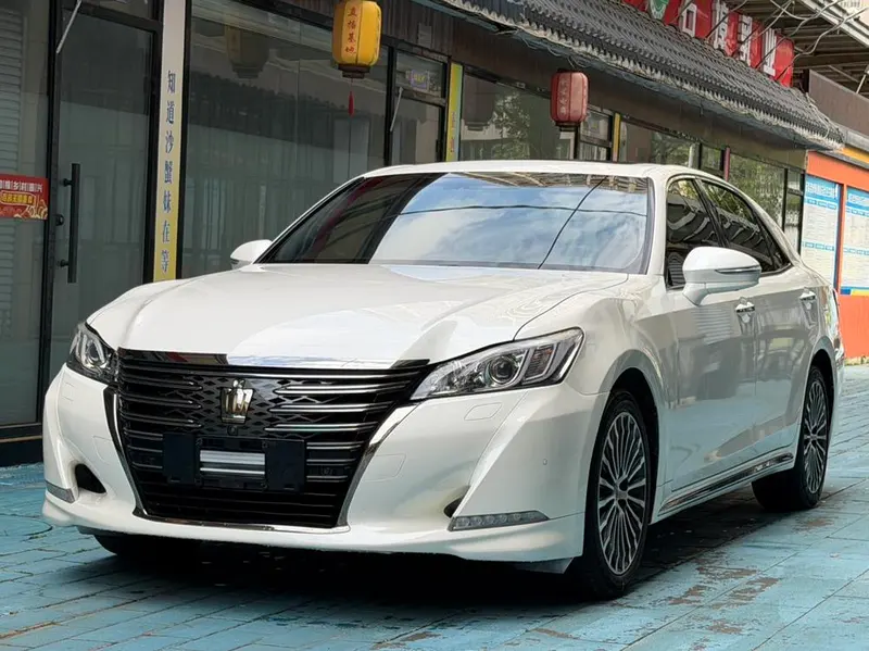 Toyota Crown, 2018