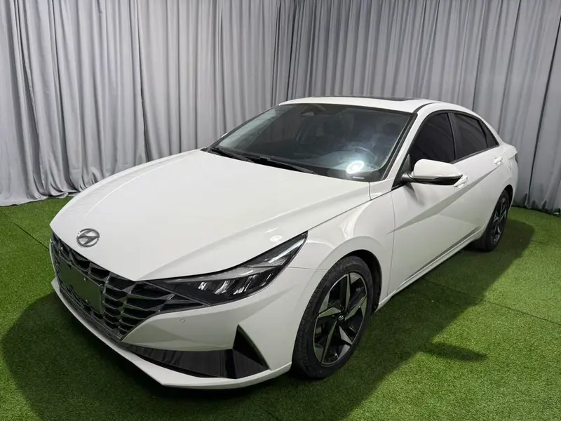 Hyundai Elantra, 2022