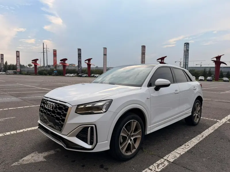 Audi Q2L, 2022