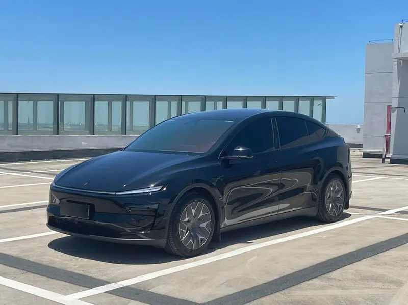 Tesla Model Y L, 2026