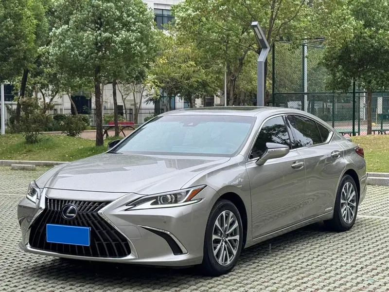 Lexus ES, 2022