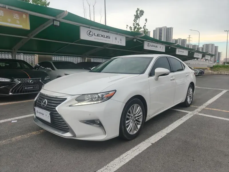 Lexus ES, 2015