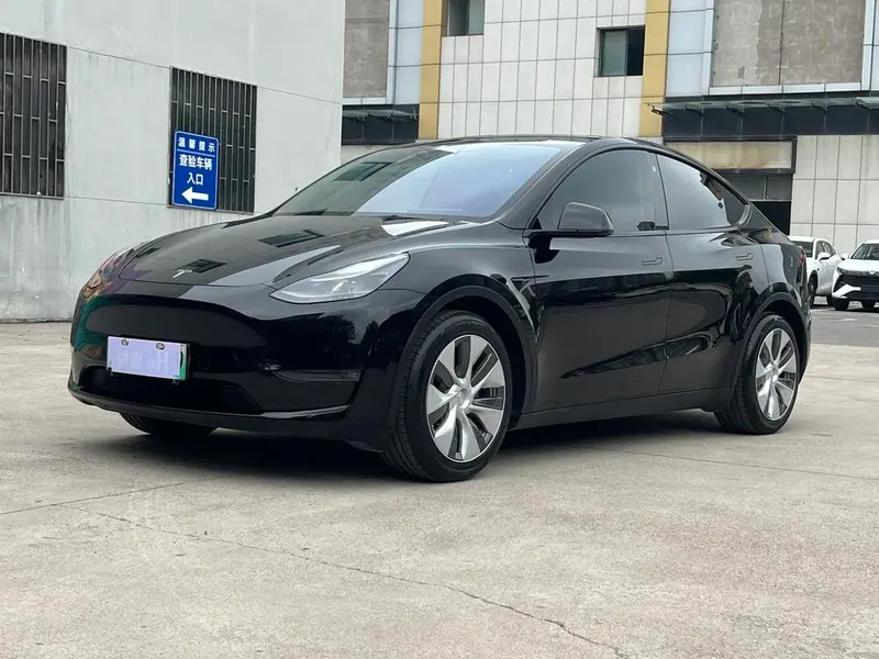 Tesla Model Y, 2022