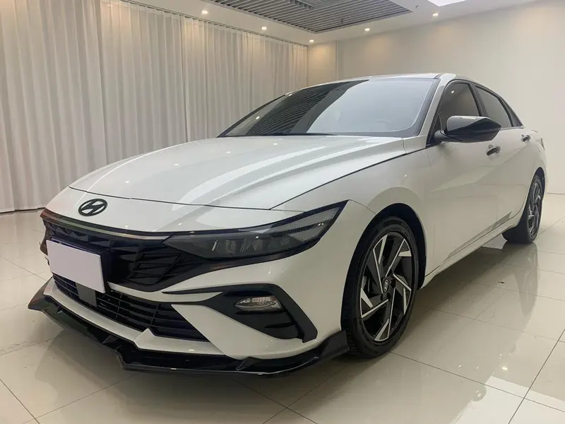 Hyundai Elantra, 2023