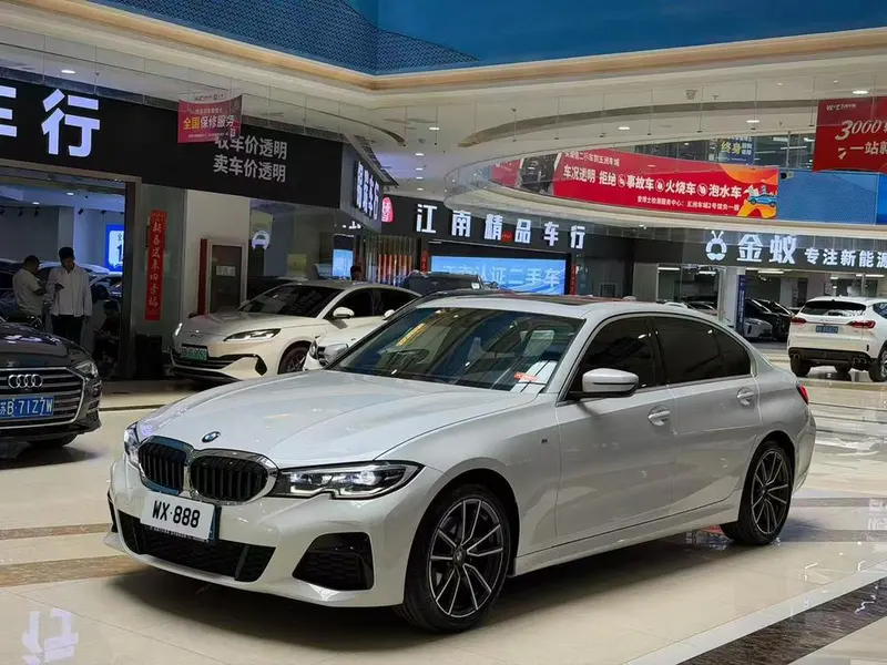 BMW 3-Series, 2022