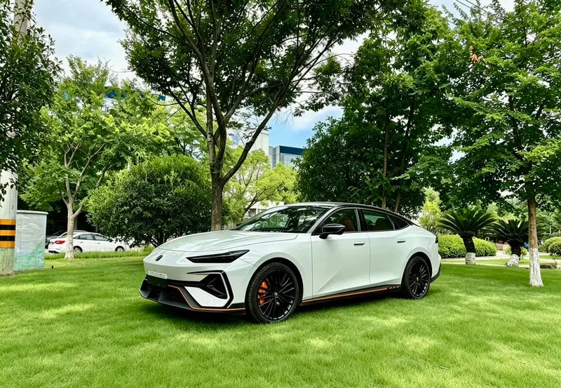 Changan UNI-V, 2025