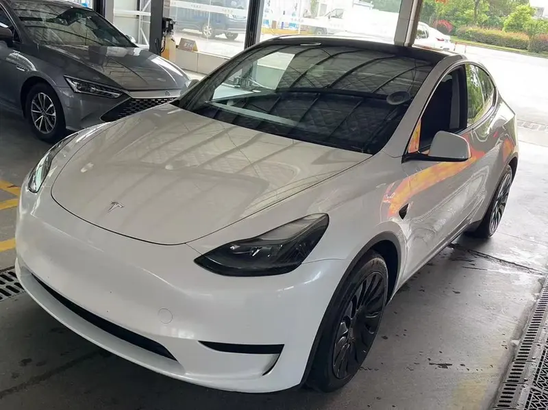 Tesla Model Y, 2022