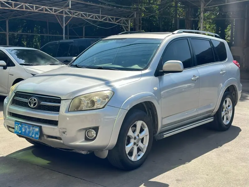 Toyota RAV4, 2011