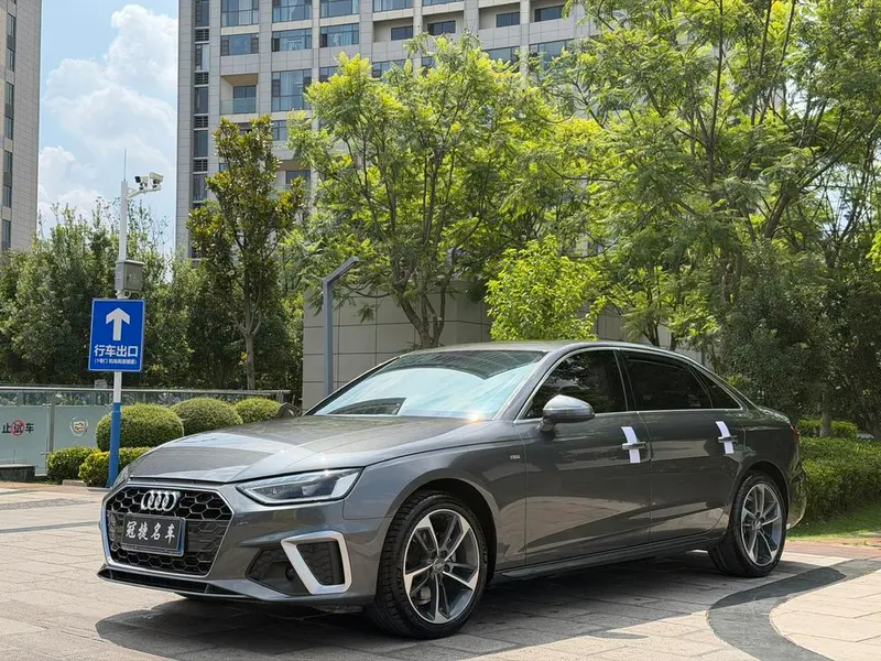 Audi A4L, 2020