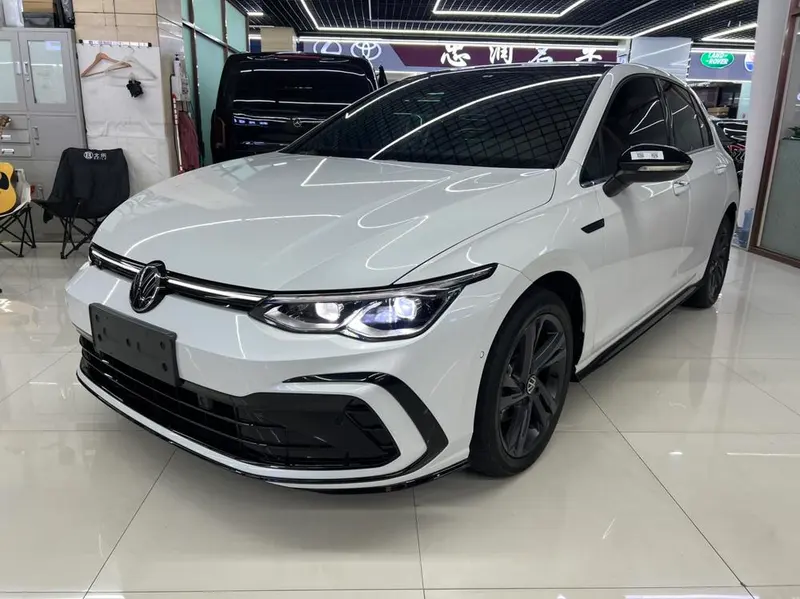 Volkswagen Golf, 2023