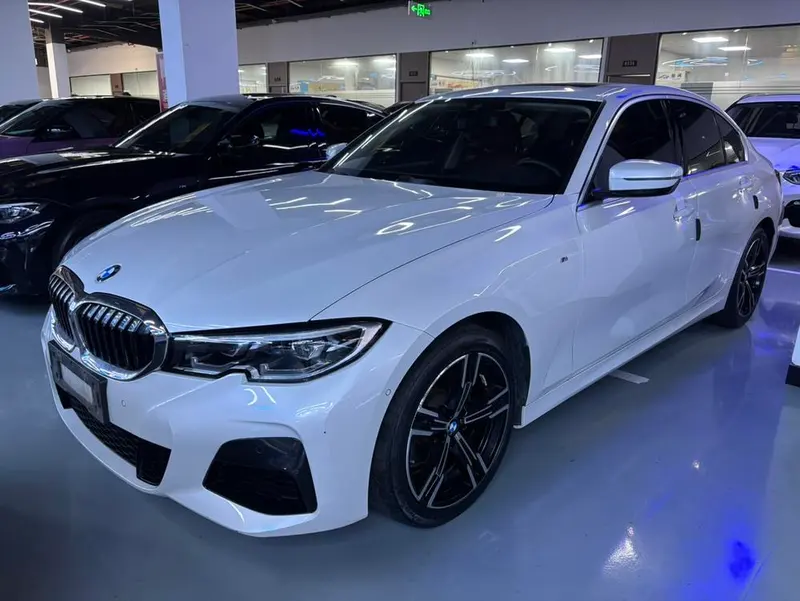 BMW 3-Series, 2022