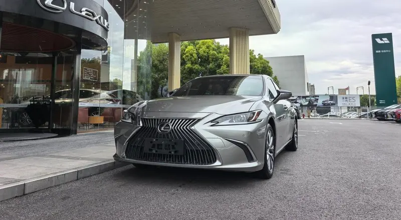 Lexus ES, 2020