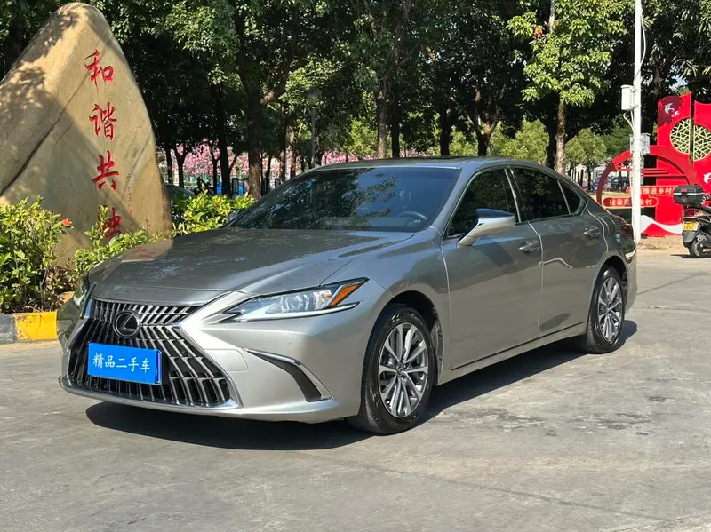 Lexus ES, 2022