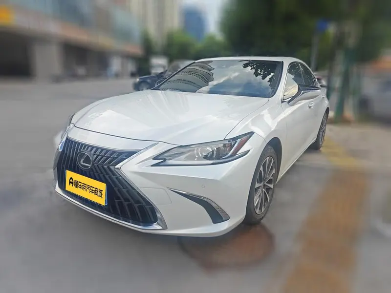 Lexus ES, 2022