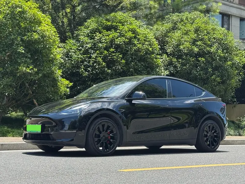 Tesla Model Y, 2022