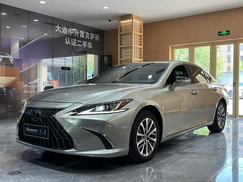 Lexus ES, 2022