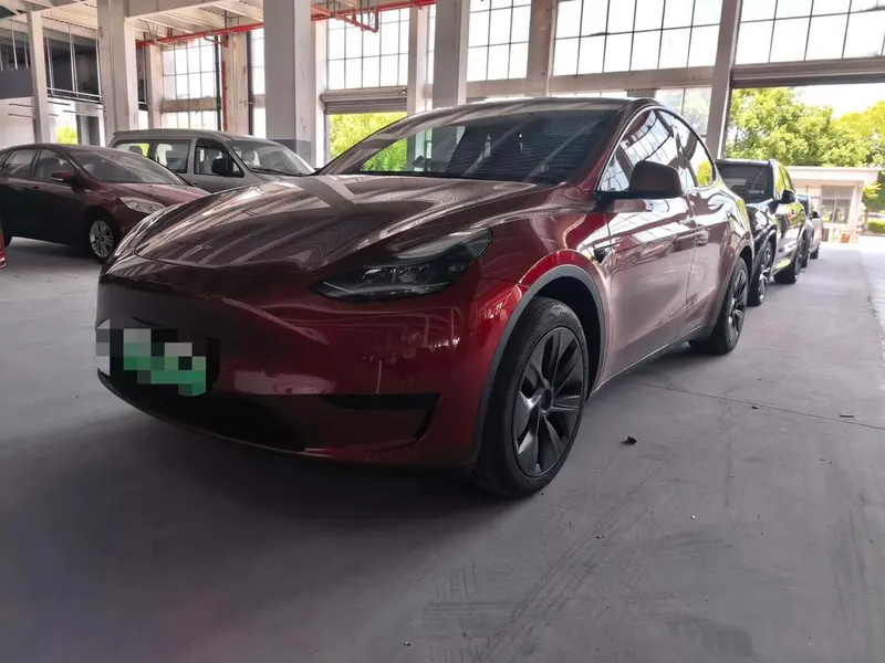 Tesla Model Y, 2024